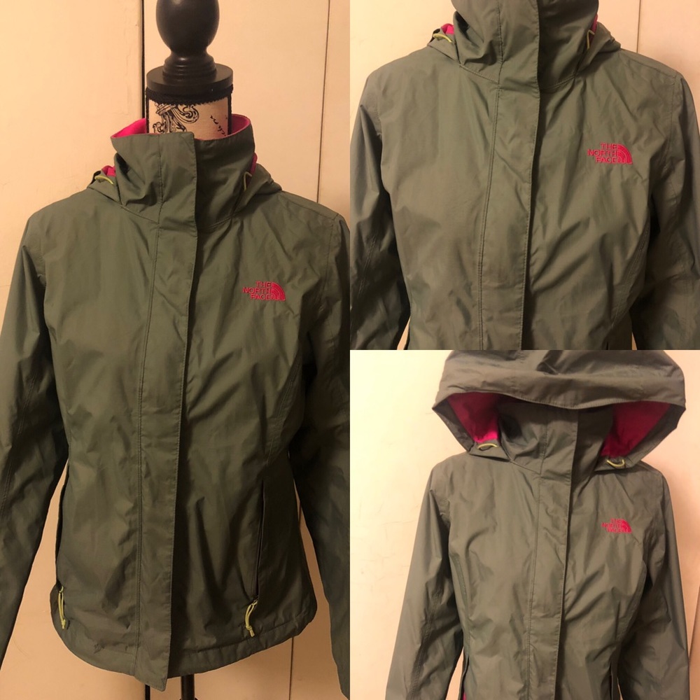 WOMENS NORTH FACE JACKET SIZE SMALL